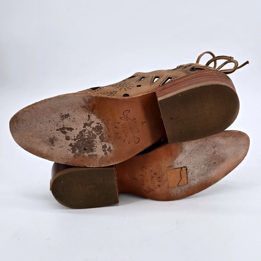 Anthropologie Musse‎ & Cloud 7 Coolise Laser Cut Leather Lace Up Back Booties